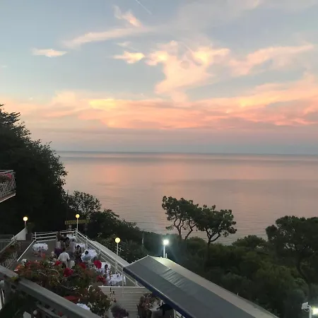 Affittacamere Camera Vista Mare Sunrise-Top Panorama in Sirolo Sirolo