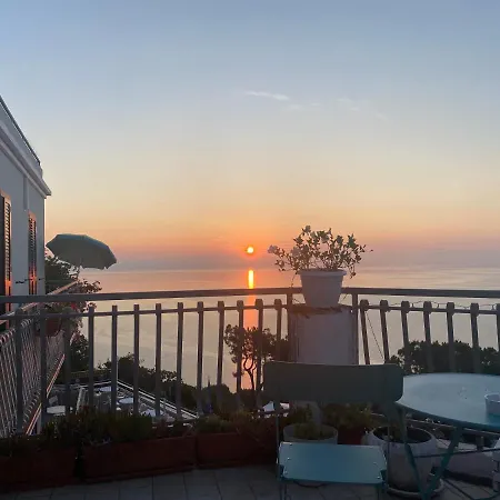 Affittacamere Camera Vista Mare Sunrise-Top Panorama in Sirolo *